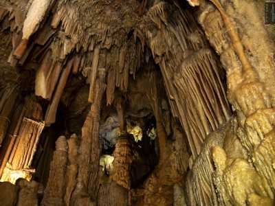 Un luogo in cui la natura si � sbizzarrita nel creare delle vere e proprie sculture naturali dalle forme quasi barocche, con maestose colonne...